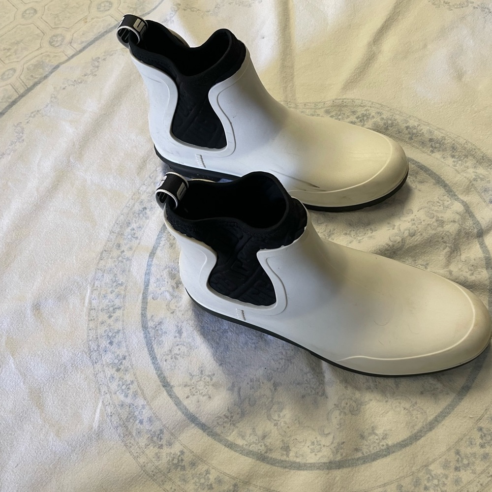 Ugg rain boots size 10